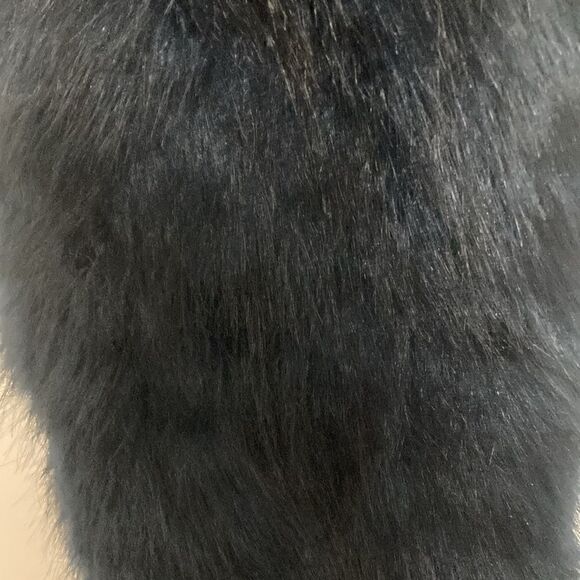 NWOT 14th & Union Long Navy Blue Faux Fur scarf/Wrap. Looks Like Real Fur. - Picture 4 of 6